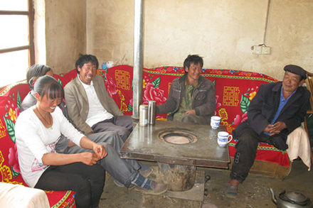 Shao Rongfu (far right) enjoys a lively conversation with fellow sheep farmers. Shao Rongfu (far right) enjoys a lively conversation with fellow sheep farmers.