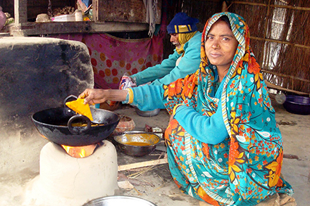 Renu makes Pakoda (snacks) in her shop while her husband assists. Renu makes Pakoda (snacks) in her shop while her husband assists.
